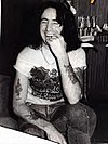 https://upload.wikimedia.org/wikipedia/commons/thumb/0/02/Singer-bon-scott-star-smile-photos-tattoos.jpg/100px-Singer-bon-scott-star-smile-photos-tattoos.jpg